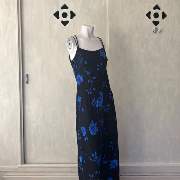 Vintage floral cross back maxi dress - Picture 2 of 12